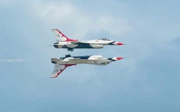 Air Force Thunderbirds fly inverted at the Miami Air and Sea Show