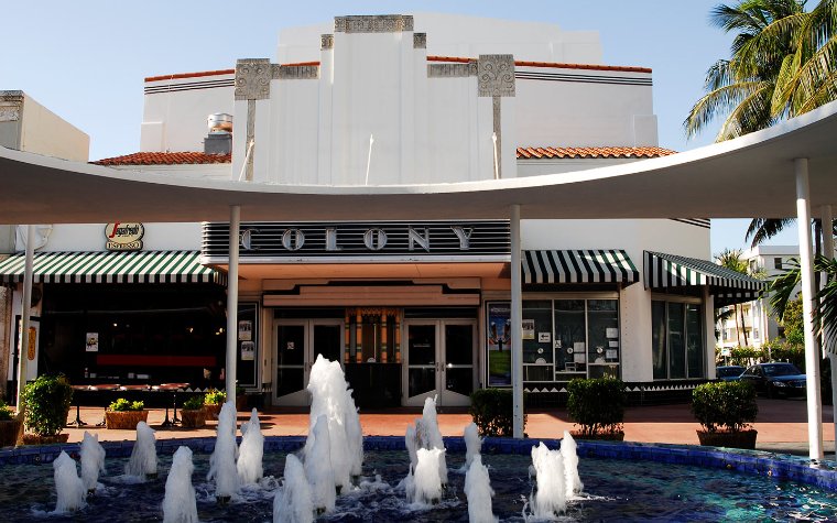 Colony Theatre and fountain Colony Theatre and fountain