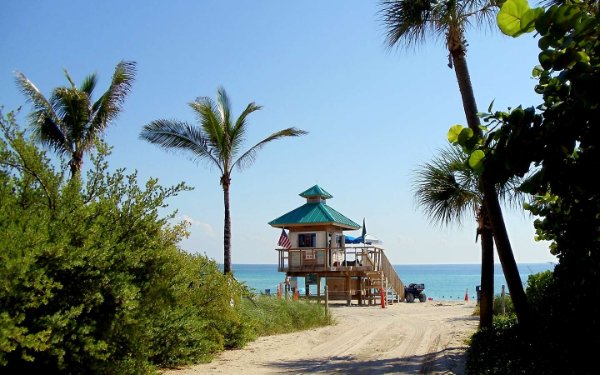 Sunny Isles Beach entrance featuring a lifeguard stand and easy beach access