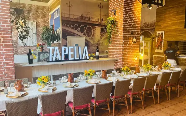 Tapelia table and interior