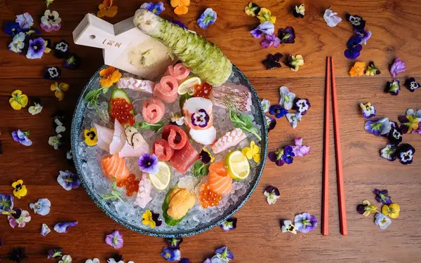 Komodo's Nigiri Special adorned with flowers