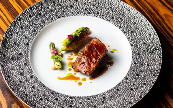 Filet mignon and aspargus at L'Atelier de Joel Robuchon