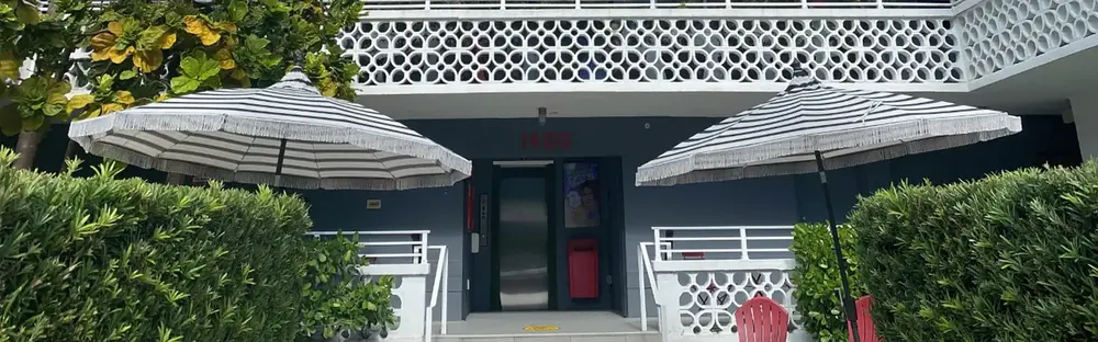 Exterior of Gaythering Hotel with umbrellas