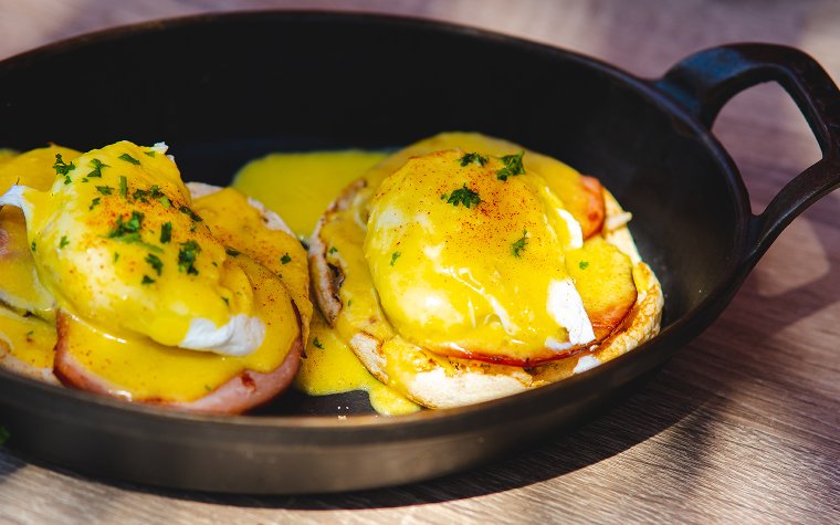 Big Pink’s signature Classic Benny with poached eggs and Canadian bacon