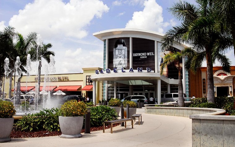 Dadeland Mall main entrance Dadeland Mall main entrance