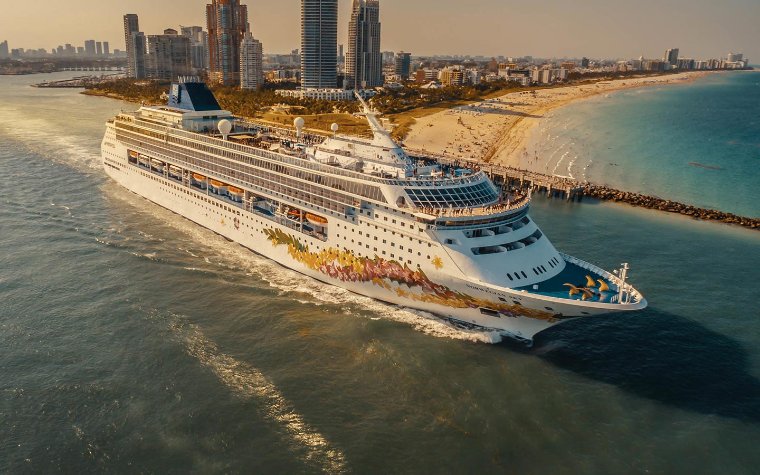 Kreuzfahrtschiff verlässt PortMiami
