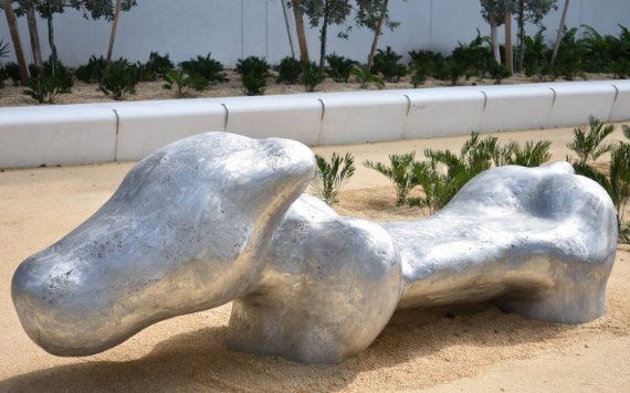 Humanoide Statue im Pride Park