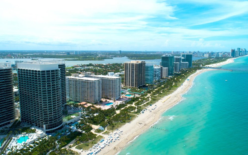 Vista aérea de Bal Harbour Beach y entrada de Haulover