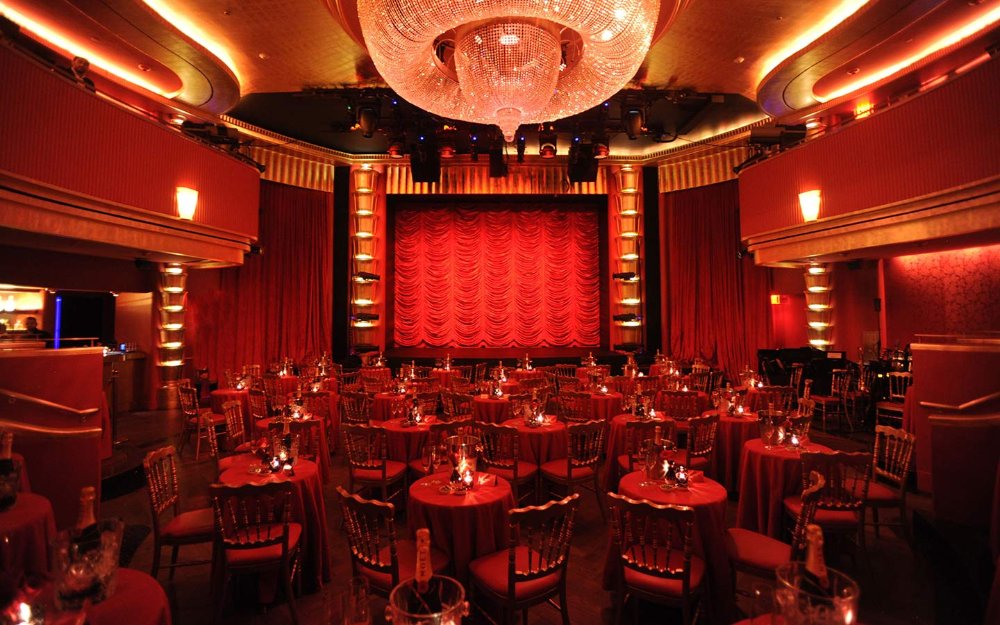 El interior completamente rojo de Faena Theater