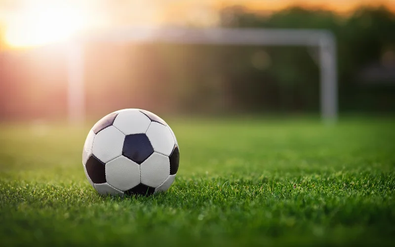 Fußball auf dem Feld