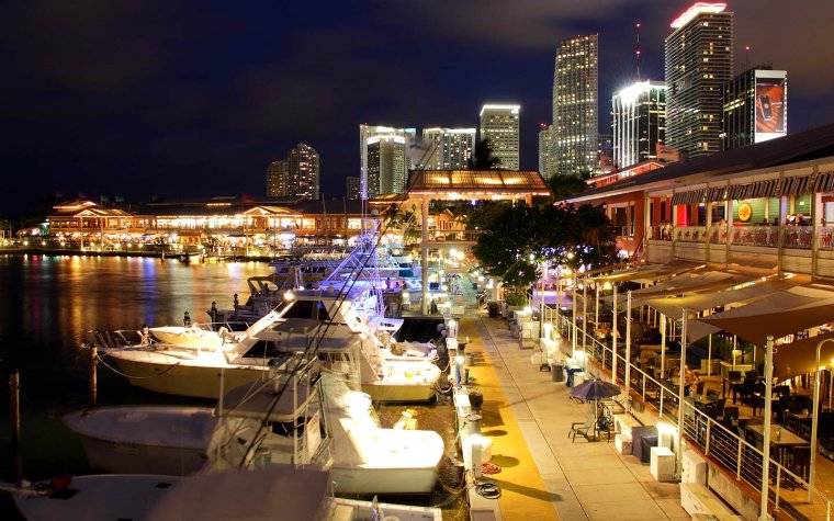 Bayside Marketplace at night