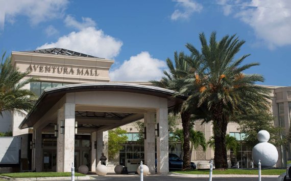 Eingang zu Aventura Mall