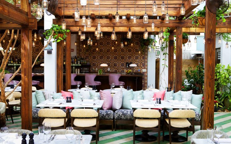Courtyard dining area at Cecconi’s Miami Beach Courtyard dining area at Cecconi’s Miami Beach