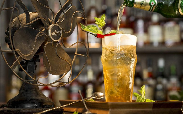Yardbird-Bier wird eingeschenkt