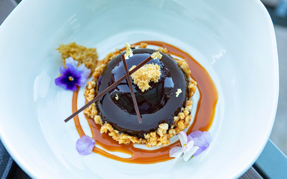 Demi-esfera de chocolate en Artisan Beach House