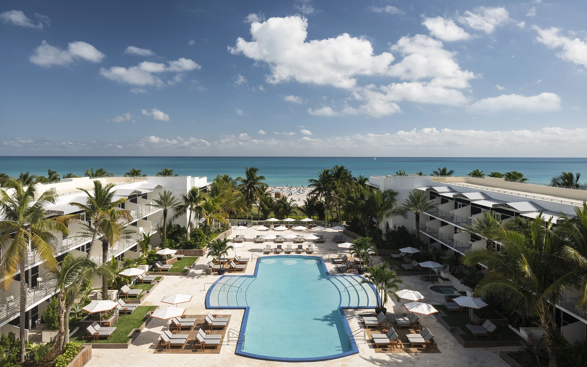 Ritz Carlton South Beach poolscape and ocean