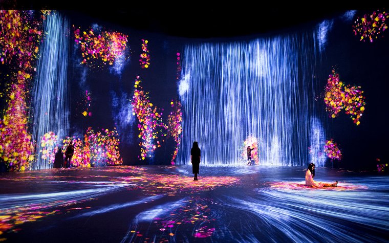 Floral and waterfall-themed immersive art installation at Superblue Miami Floral and waterfall-themed immersive art installation at Superblue Miami
