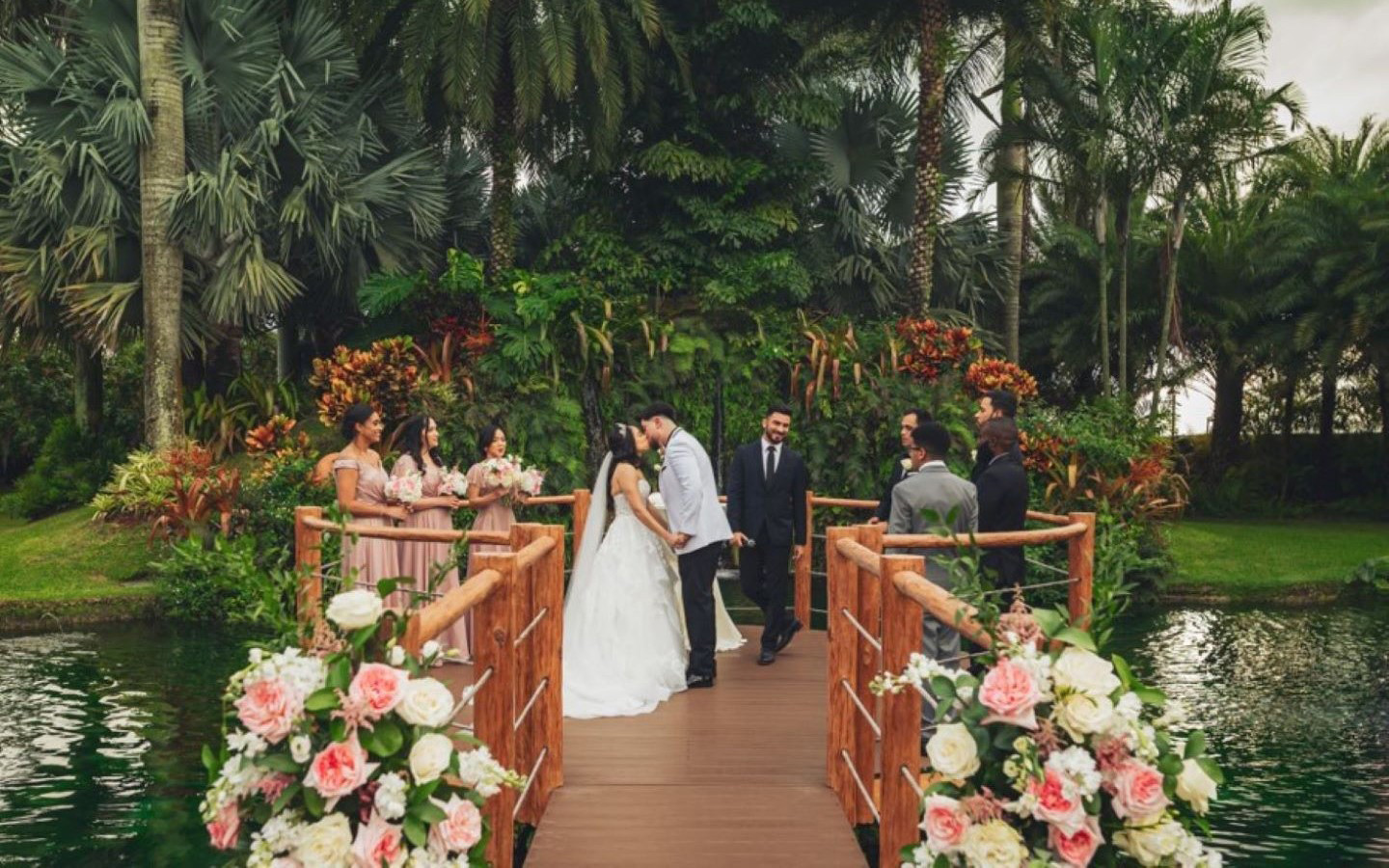 Maui: Excursión Privada por la Selva Tropical y las Cascadas Camino de Hana  in Hawaii, image size:1440x900