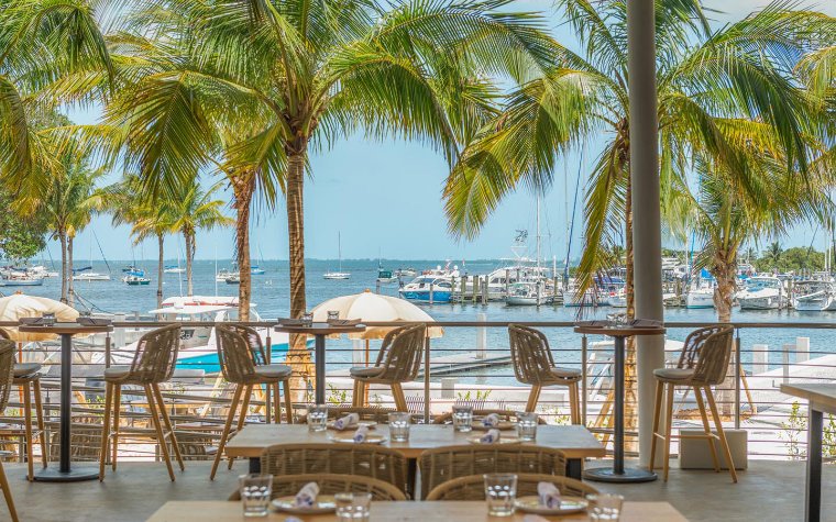 Outdoor dining scene in Miami Beach
