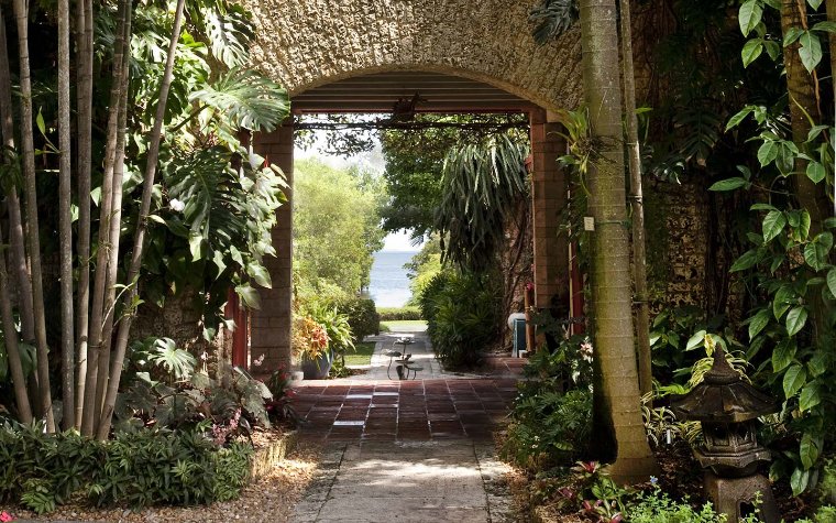 Arch at Kampong