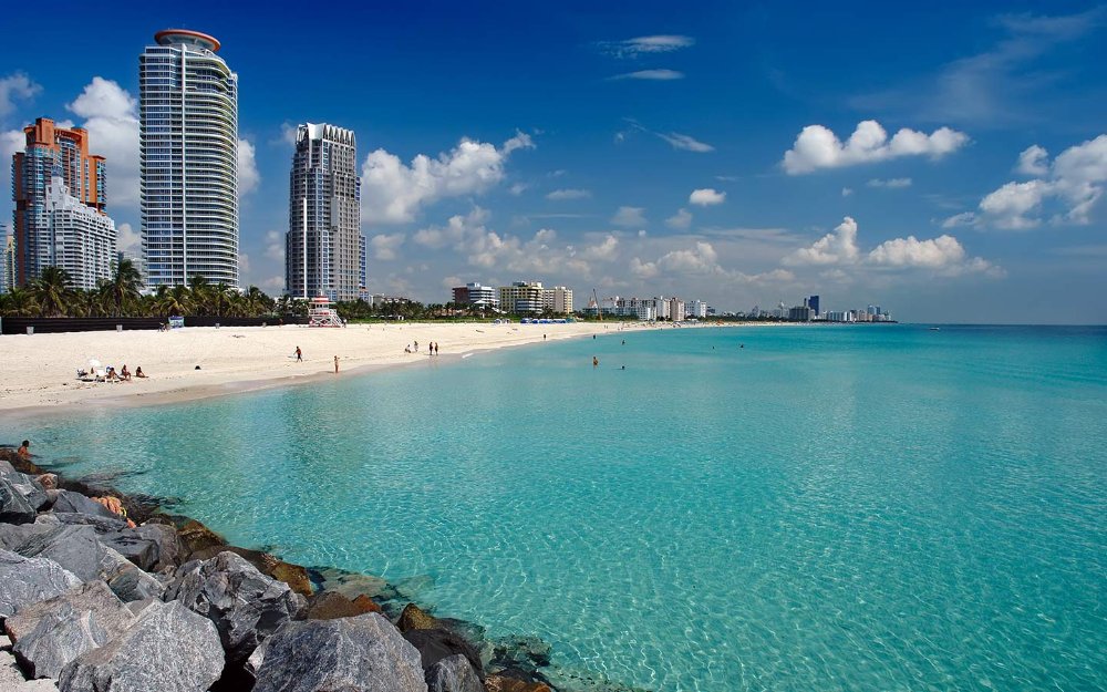 Vista de South Beach de South Pointe Park embarcadero