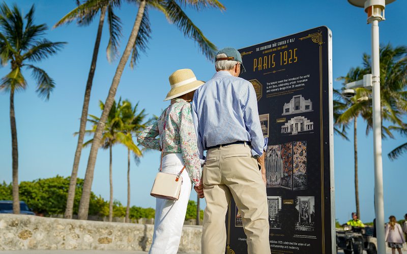 Couple visiting Galeria
