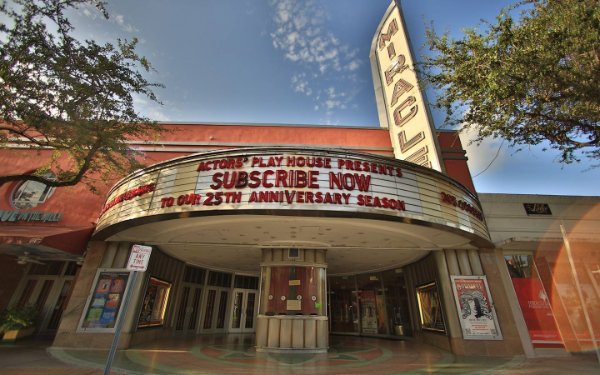 Schauspielhaus im Miracle Theater