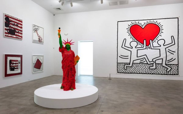 的雕像Liberty鲁贝尔博物馆的基思·哈林 (Keith Haring)