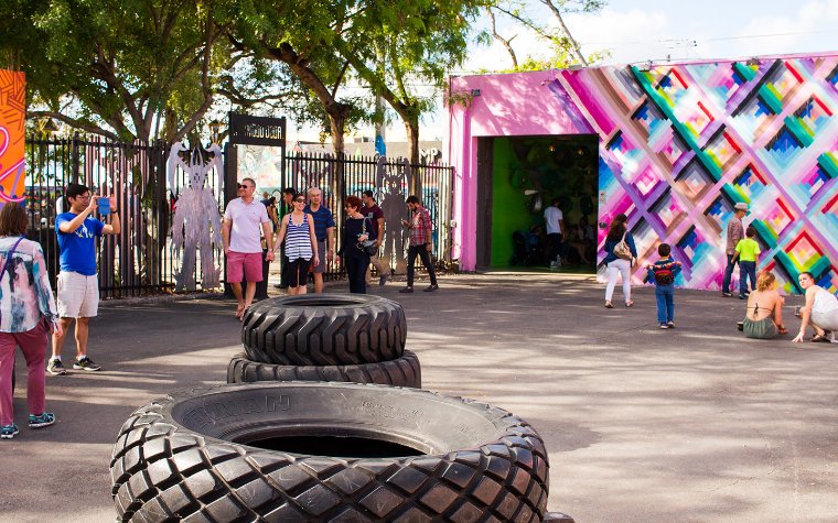 People exploring the Wynwood Walls