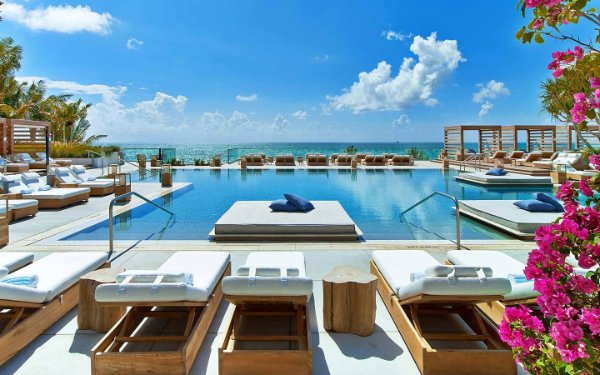 1 Hotel South Beach piscina
