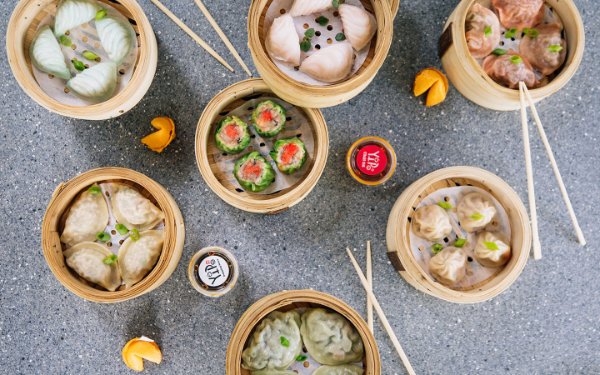 Dim sum de Yip servido em vaporizadores de bambu