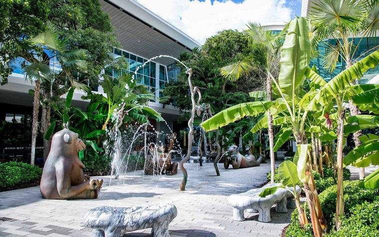 Gorilla fountain sculptures at Aventura Mall