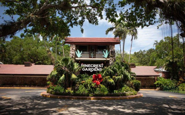 Entrance to Pinecrest Gardens