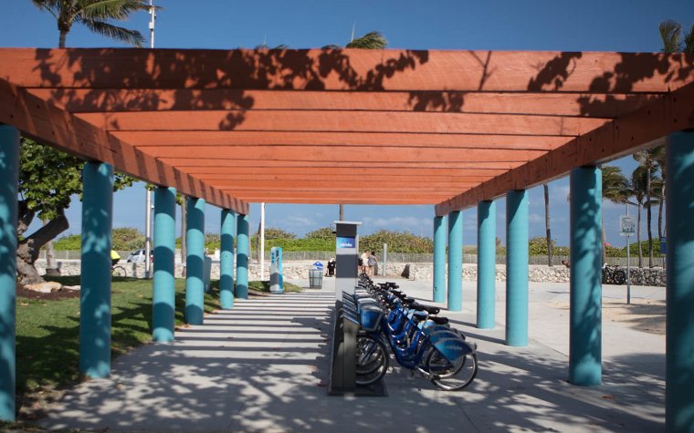 Citibike Miami Beach station Brightline train at the station