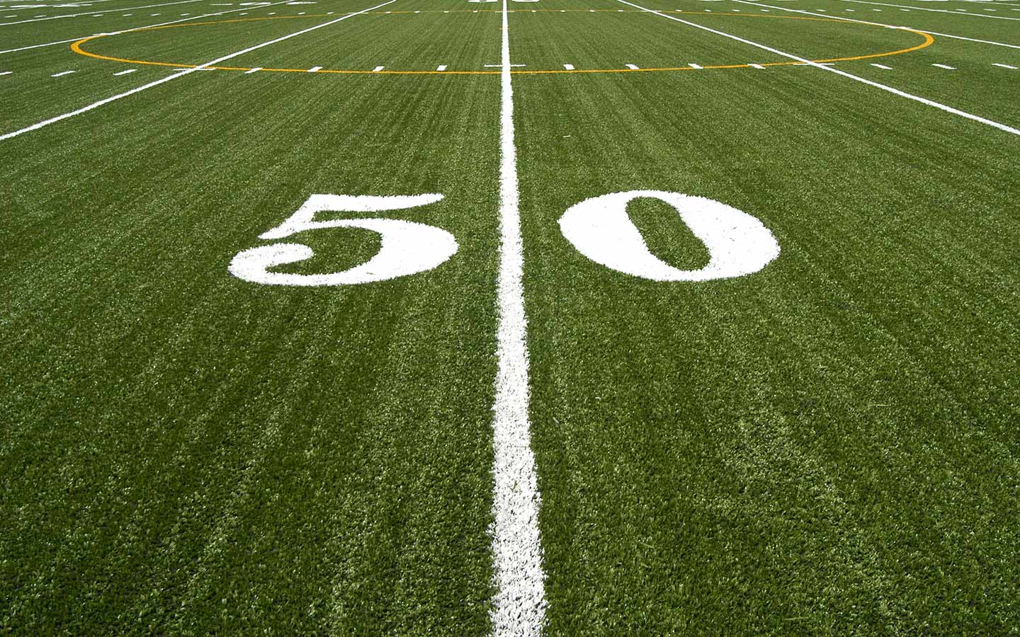 50 linha de jardas em um campo de futebol