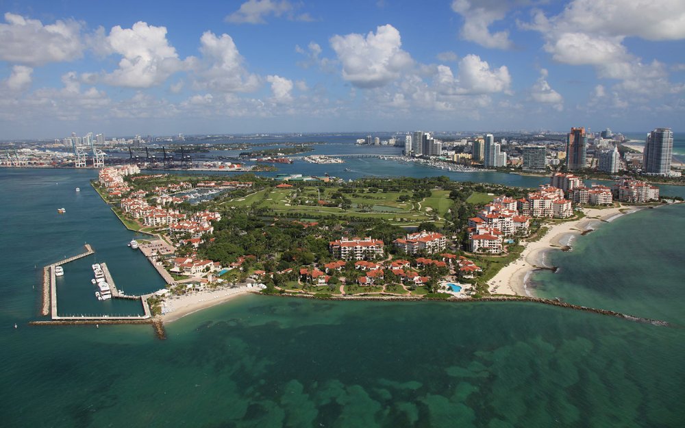 Вид на Fisher Island с воздуха