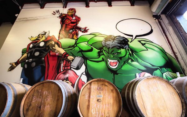 Peinture murale Hulk au J. Wakefield Brewing Miami