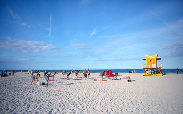 Yoga in der 3rd Street Beach In South Beach