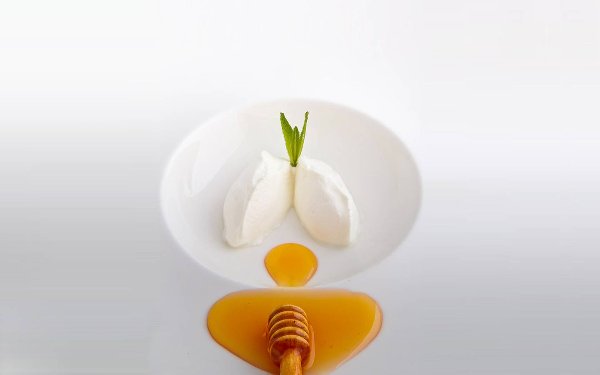 Honey and yogurt at Estiatorio Milos