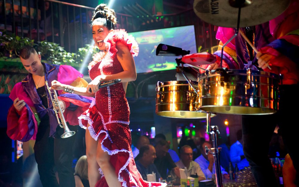 THE ULTIMATE GUIDE TO BARS AND NIGHTCLUBS IN MIAMI