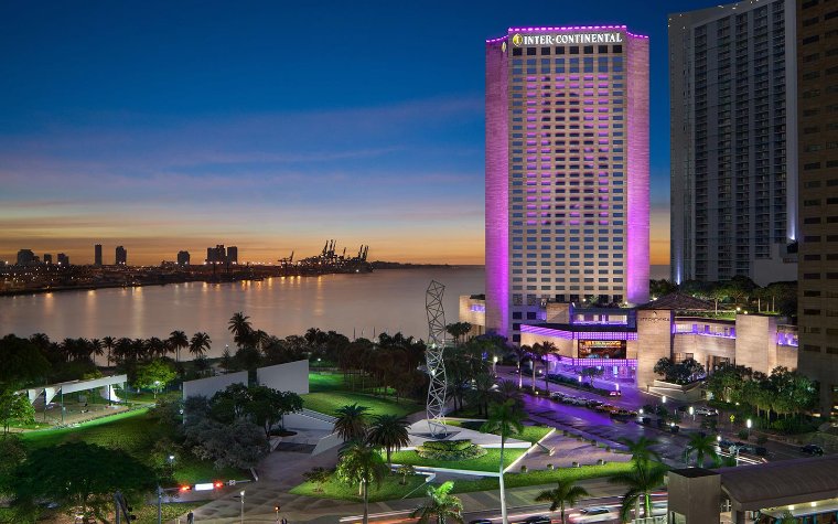 LED screen dancers on the InterContinental Miami building