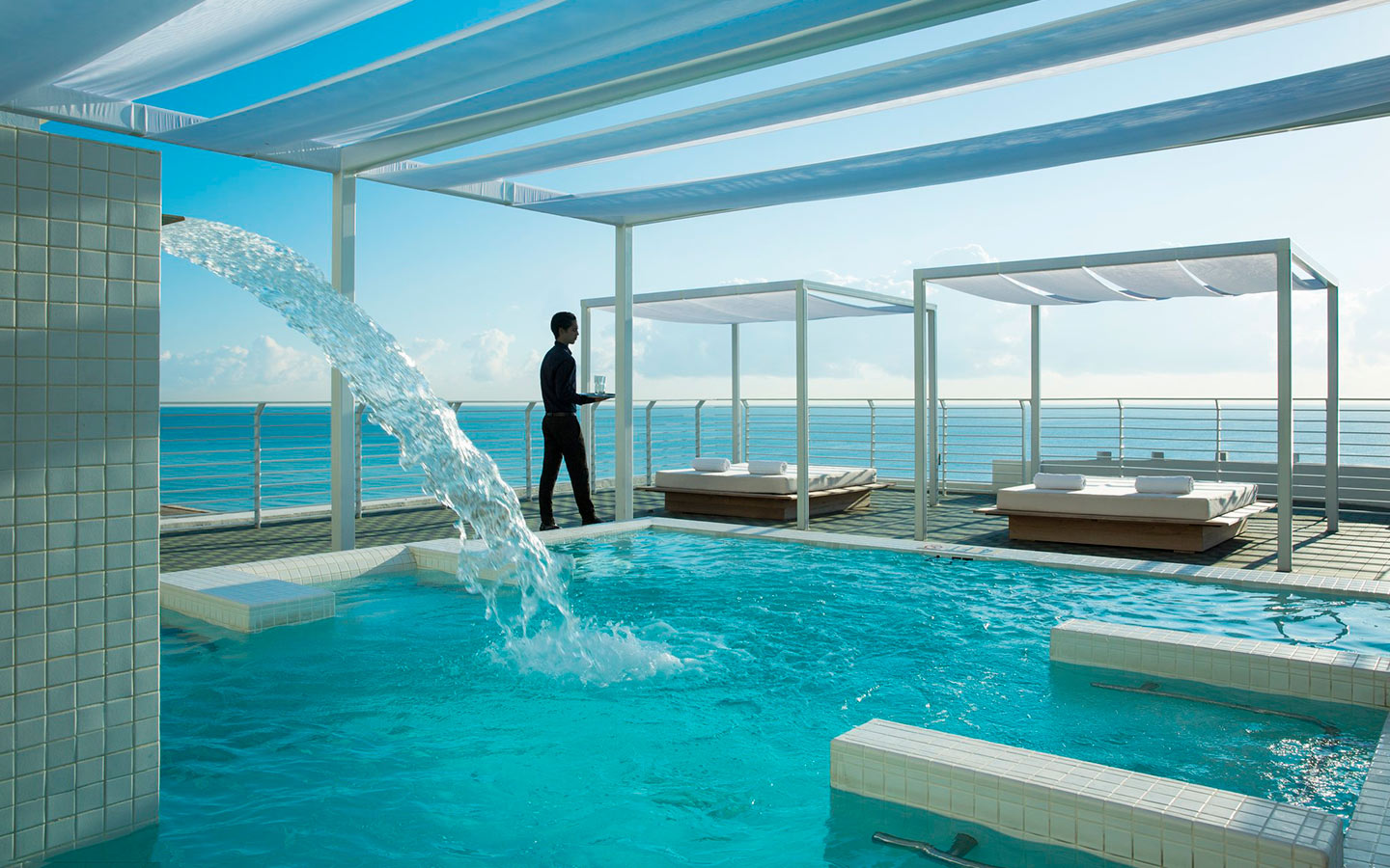 Servizio piscina a COMO Metropolitan Miami Beach 
