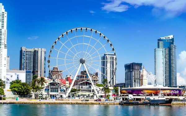 SkyViews Miami Riesenrad in der Innenstadt von Miami
