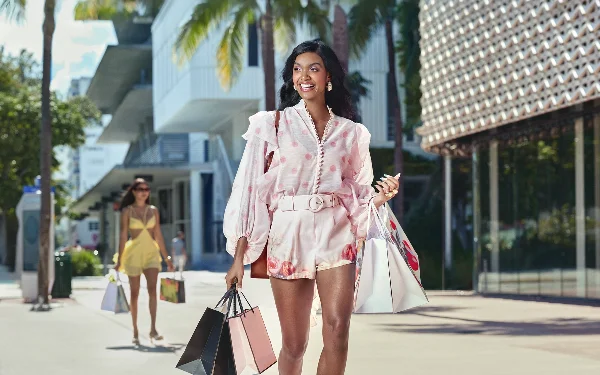 Ladies shopping on Lincoln Road