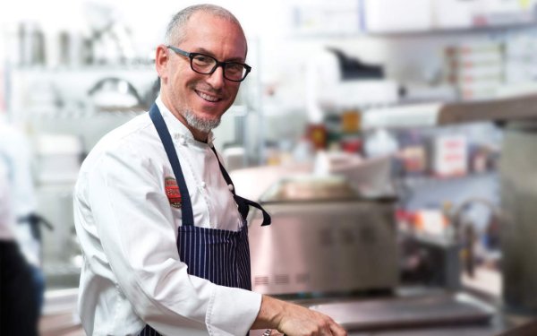 Lo chef Michael Schwartz di Michael's Genuine Food & Drink