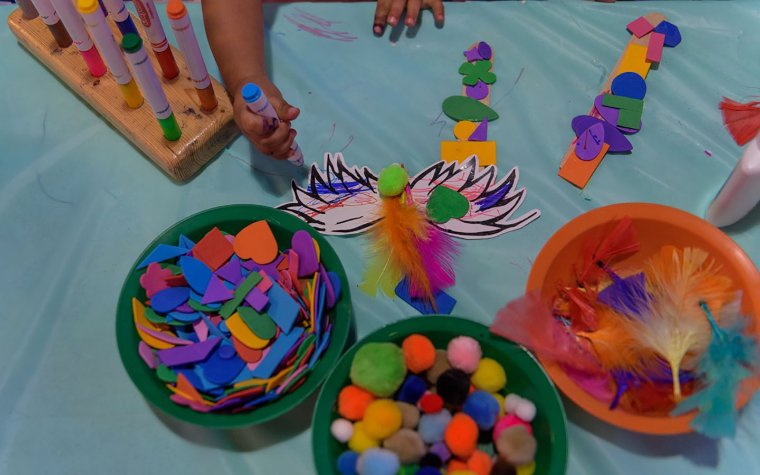 Child creating art at Miami Childrens Museum Child creating art at Miami Childrens Museum