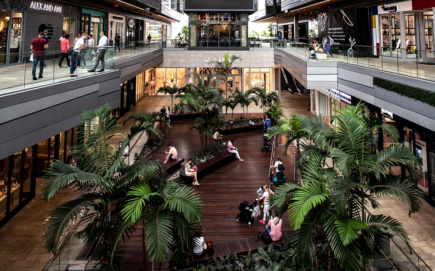 Apple Store, Lincoln Road Miami Beach, FL USA  Apple store, South beach  miami, Lincoln road