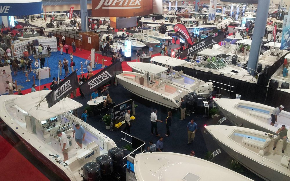 Bateaux exposés au salon nautique international Discover Boating de Miami 
