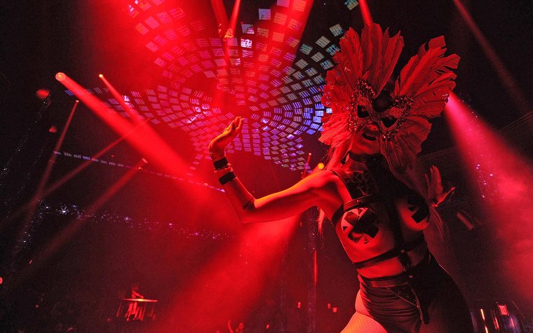 Performer in red costume at LIV Performer in red costume at LIV