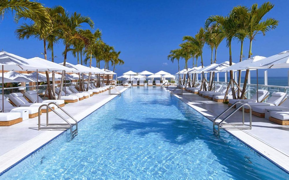 Piscina na cobertura em 1 Hotel South Beach